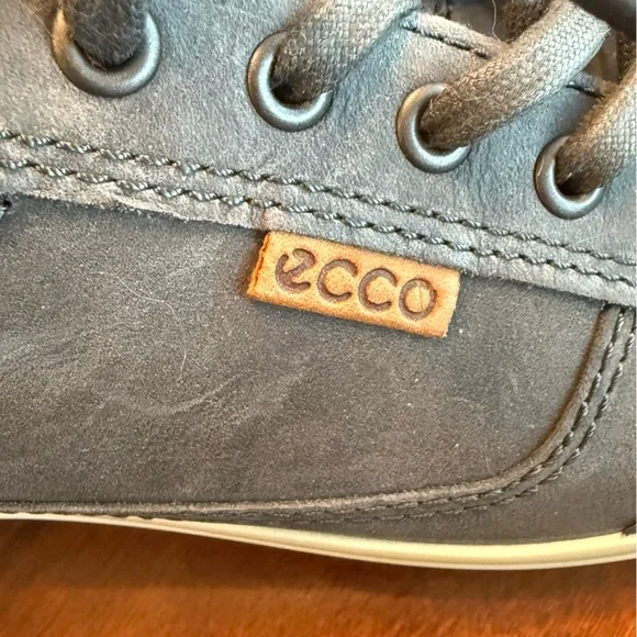 Men’s Ecco Grey Sneakers. US size 8. Euro 42 - Picture 8 of 9